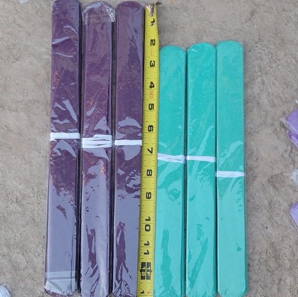 MY LITTLE PONY BUNDLE,MY LITTL PONY PLATES,FANTASTIC FLUTTERS PONY TOY & POMPOMS - Picture 12 of 16